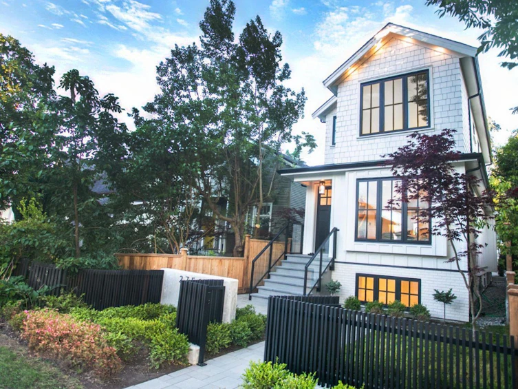 2758 Dundas Street, Vancouver, BC, V5K 1R2 - 2