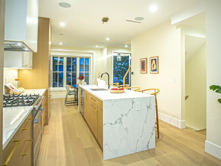 2758 Dundas Street, Vancouver, BC, V5K 1R2 - 6