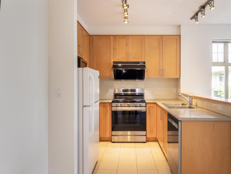 303-4883 Maclure Mews, Vancouver, BC, V6J 5M8 - 9