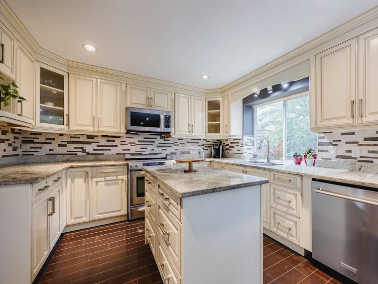 6846 197b Street, Langley, BC, V2Y 3H1 - 5