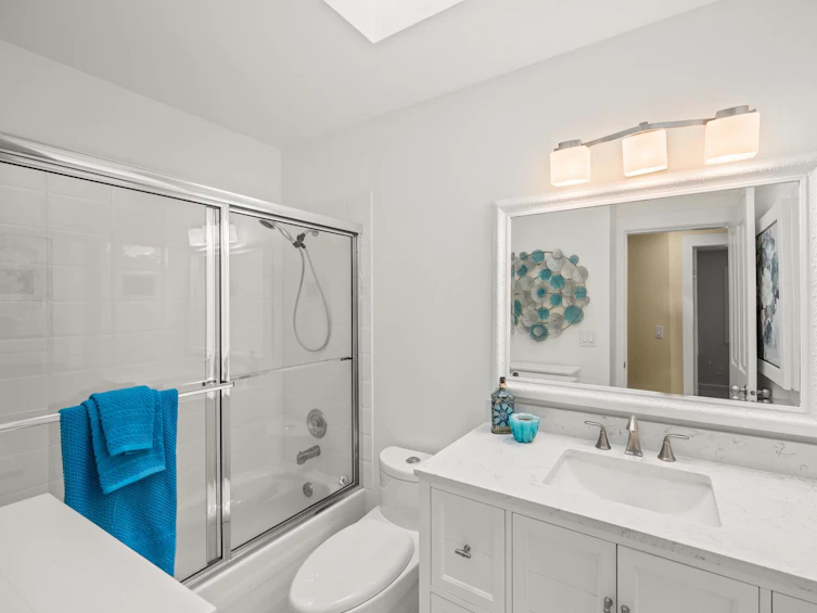14827-14827 24 Frontage Road, Surrey, BC, V4P 1N5 - 14