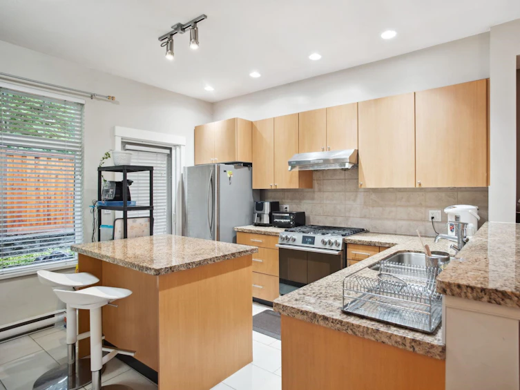 7407 Columbia Street, Vancouver, BC, V5X 4X4 - 11