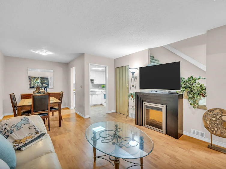 1221-34909 Old Yale, Abbotsford, BC, V3G 2E7