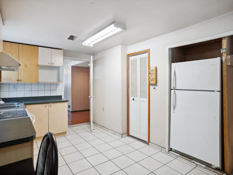 806 E 55th Avenue, Vancouver, BC, V5X 1N9 - 16