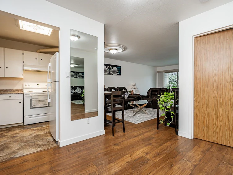 212-10468 148 Street, Surrey, BC, V3R 8T1 - 4