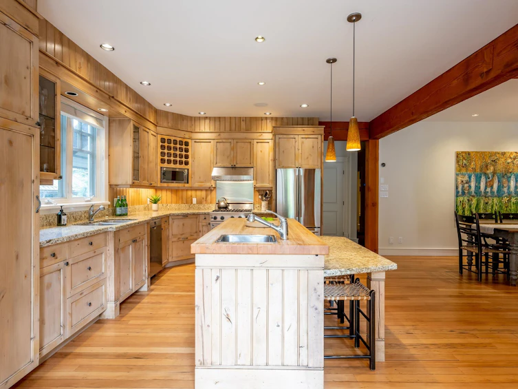 7313 Fitzsimmons Road South, Whistler, BC, V8E 0E5 - 7