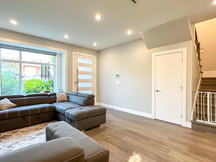7377 11th Avenue, Burnaby, BC, V3N 2N2 - 3