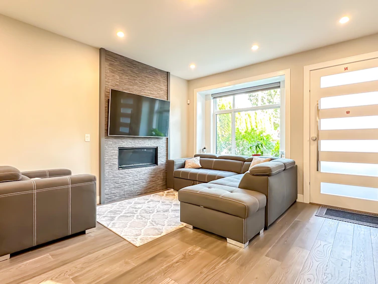 7377 11th Avenue, Burnaby, BC, V3N 2N2 - 7