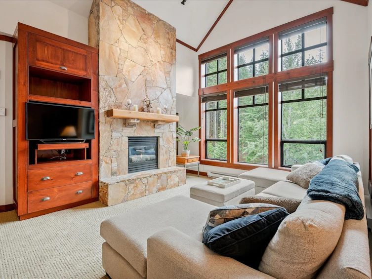 618-2202 Gondola Way, Whistler, BC, V8E 0M7 - 2