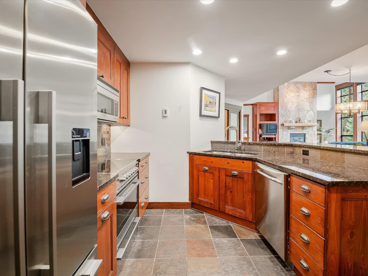 618-2202 Gondola Way, Whistler, BC, V8E 0M7 - 7