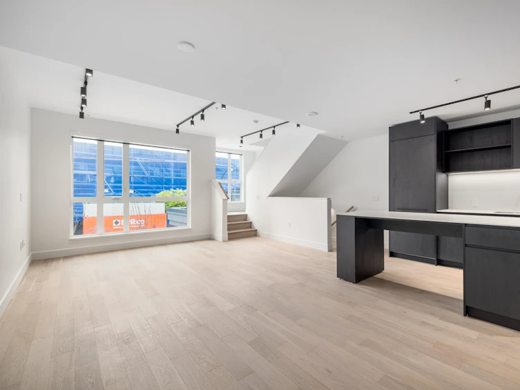 3986 Dumfries Street, Vancouver, BC, V5N 0J1 - 2