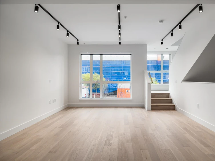 3986 Dumfries Street, Vancouver, BC, V5N 0J1 - 4