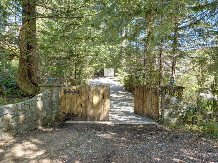 9862 Wescan Road, Halfmoon Bay, BC, V7Z 1G2 - 3