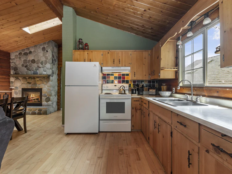 204 Lakeshore Drive, Cultus Lake, BC, V2R 5A1 - 7