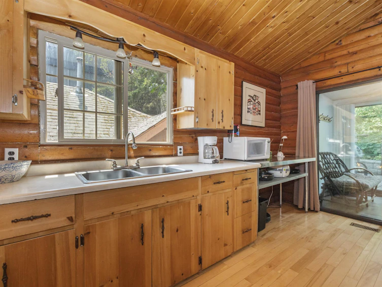 204 Lakeshore Drive, Cultus Lake, BC, V2R 5A1 - 10
