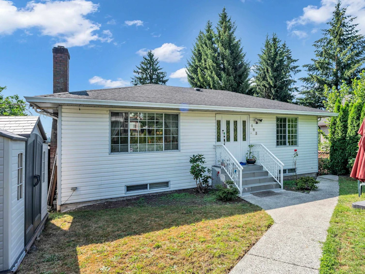 108 Tenth Avenue, New Westminster, BC, V3L 2B1 - 2