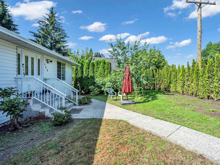 108 Tenth Avenue, New Westminster, BC, V3L 2B1 - 4