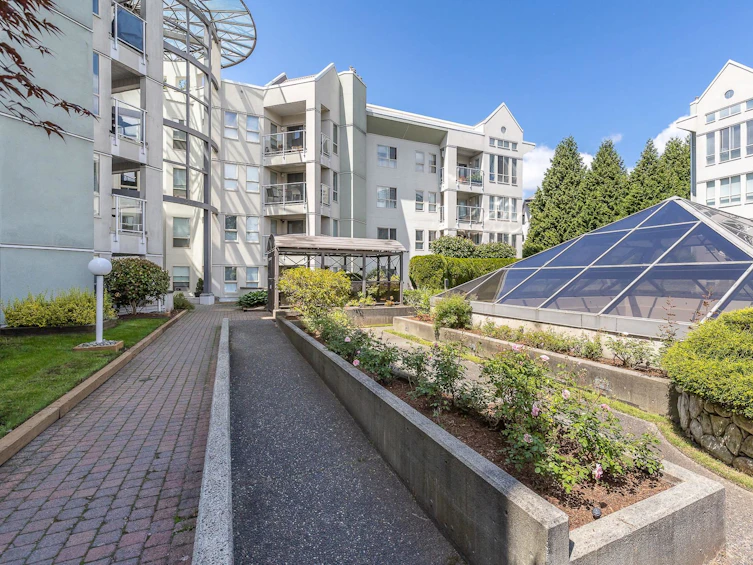 305-2575 Ware, Abbotsford, BC, V2S 3E2 - 2