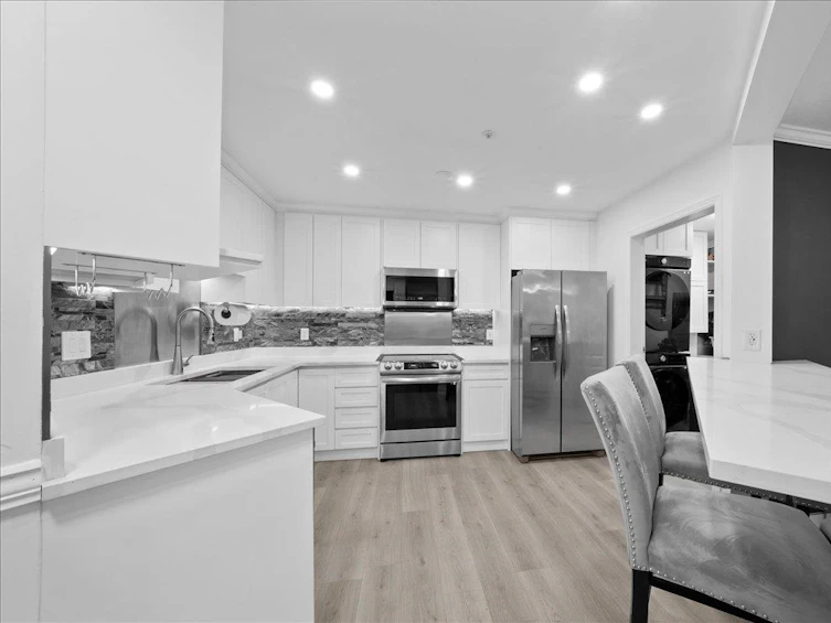 304-5450 208, Langley, BC, V3A 2J9 - 12