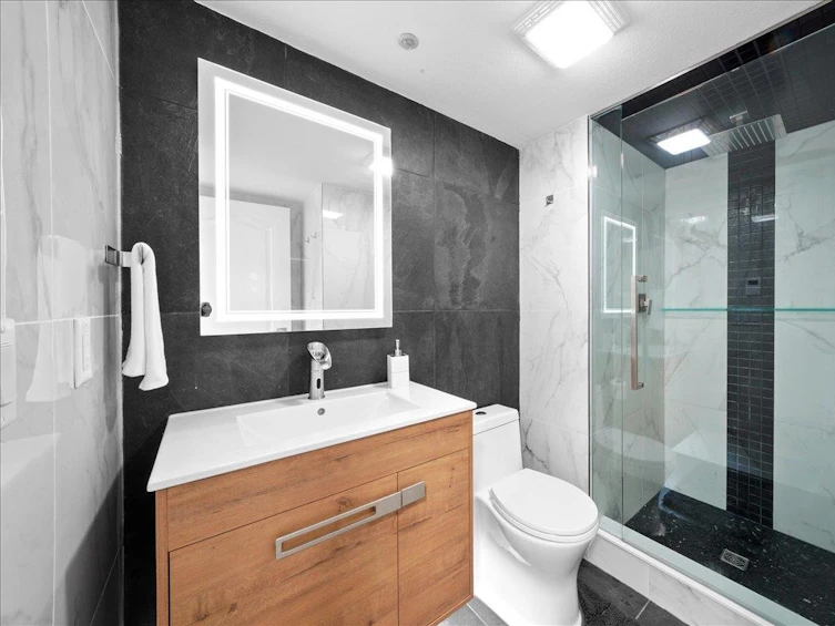 304-5450 208, Langley, BC, V3A 2J9 - 17