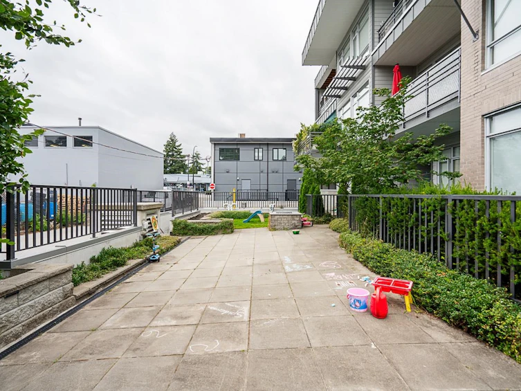 101-1591 Bowser Avenue, North Vancouver, BC, V7P 2Y4 - 30