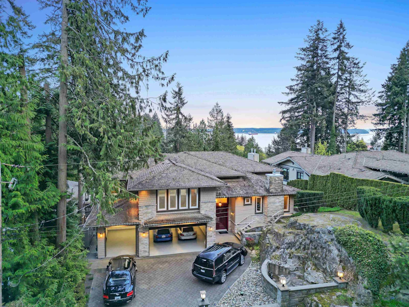 3930 Bayridge Avenue, West Vancouver BC V7V 3J4