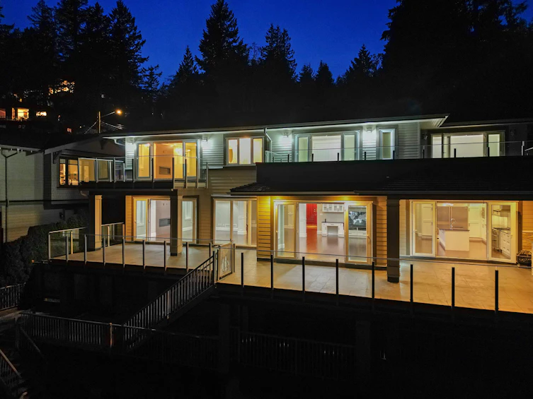 3930 Bayridge Avenue, West Vancouver, BC, V7V 3J4 - 3