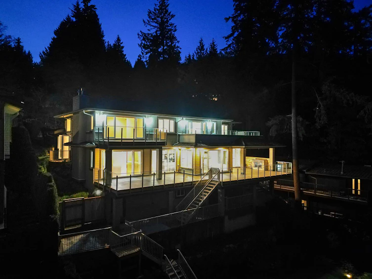 3930 Bayridge Avenue, West Vancouver, BC, V7V 3J4 - 4