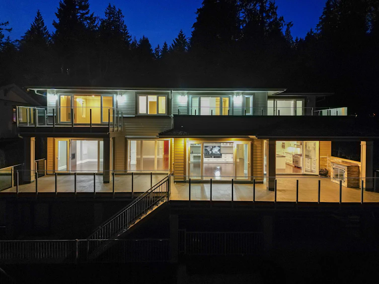 3930 Bayridge Avenue, West Vancouver, BC, V7V 3J4 - 39