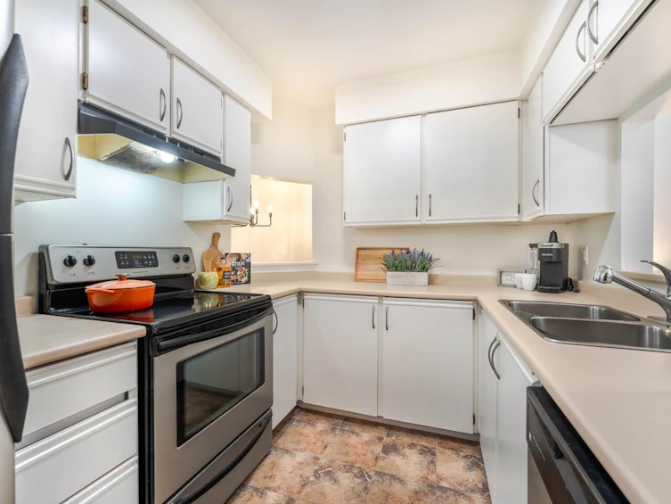 316-1890 West 6th Avenue, Vancouver, BC, V6J 1R6 - 8