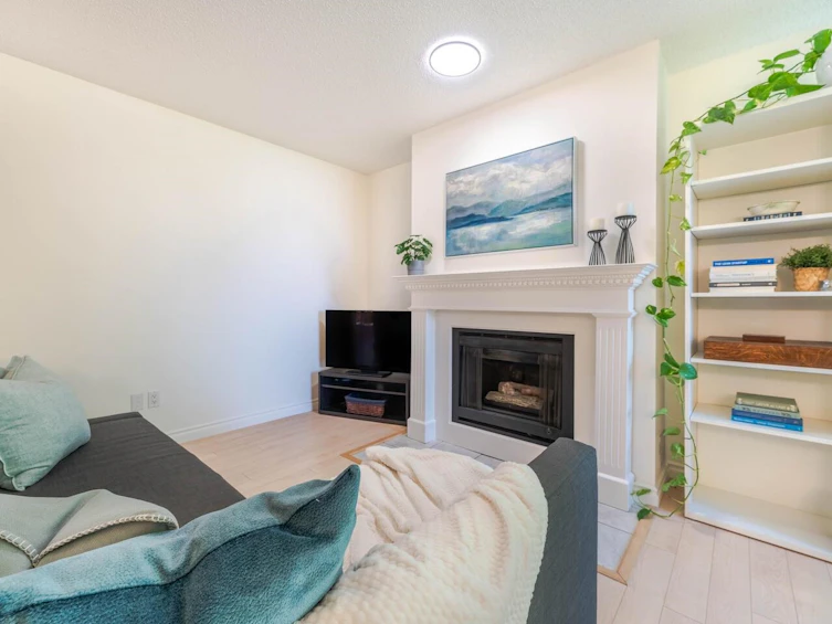 316-1890 West 6th Avenue, Vancouver, BC, V6J 1R6 - 3