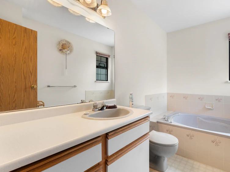16339 Glenmoor Court, Surrey, BC, V3R 1L9 - 31