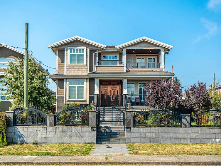 5891 Mckee Street, Burnaby, BC, V5J 2V4