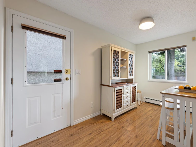 2073 Charles Street, Vancouver, BC, V5L 2V1 - 9