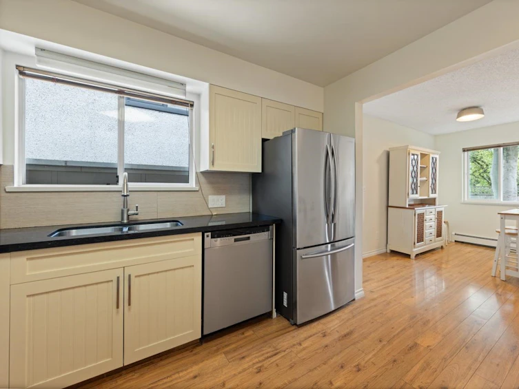 2073 Charles Street, Vancouver, BC, V5L 2V1 - 12