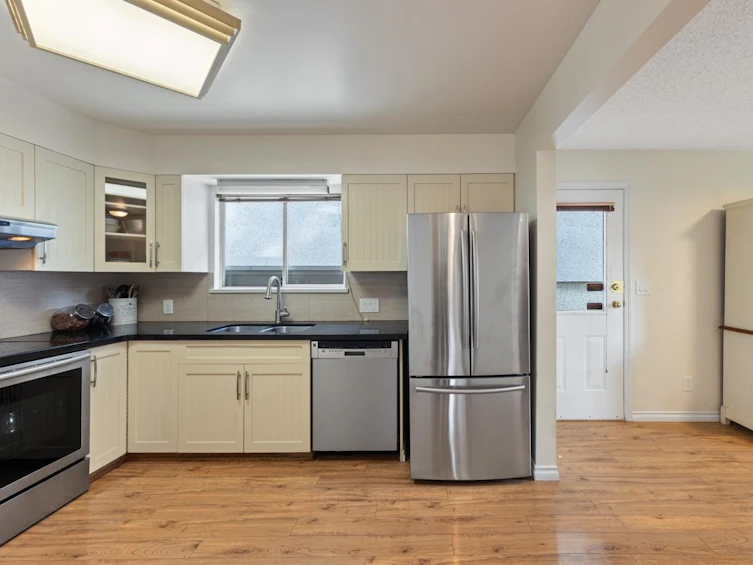 2073 Charles Street, Vancouver, BC, V5L 2V1 - 13