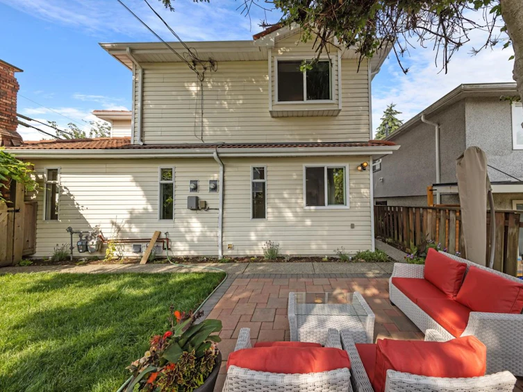 2073 Charles Street, Vancouver, BC, V5L 2V1 - 17
