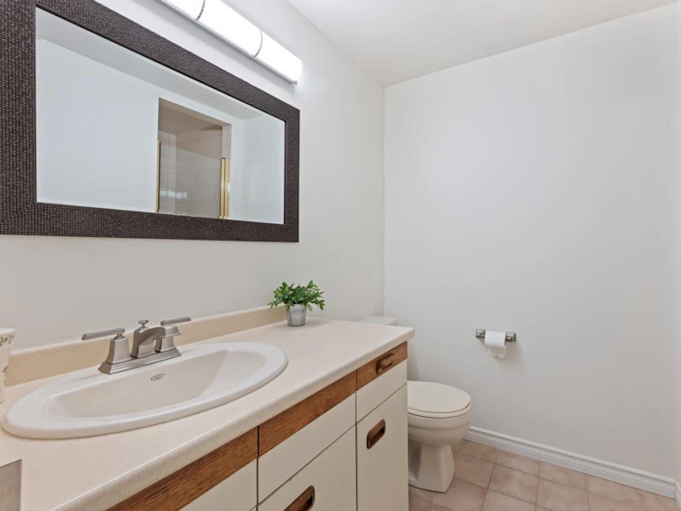 2073 Charles Street, Vancouver, BC, V5L 2V1 - 18