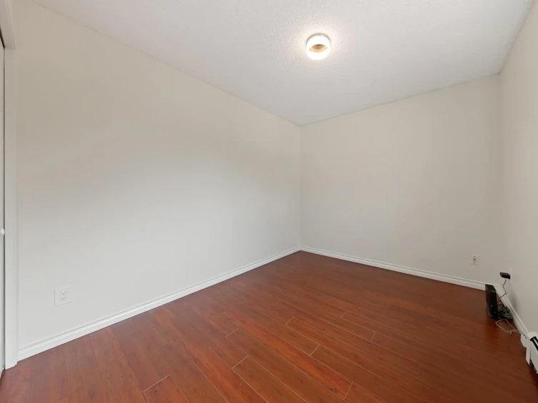 2073 Charles Street, Vancouver, BC, V5L 2V1 - 20