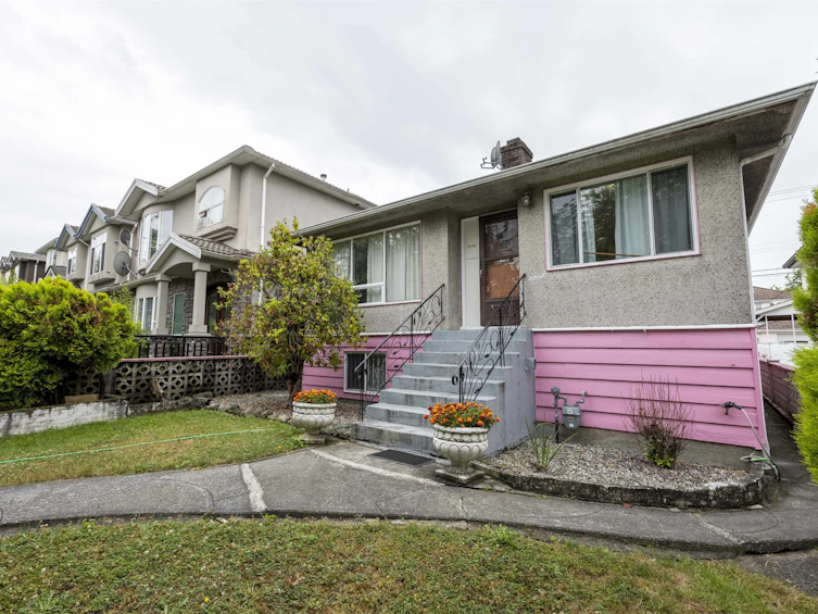 4825 Argyle Street, Vancouver, BC, V5N 3Y1 - 2