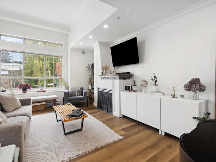 32-2375 W Broadway, Vancouver, BC, V6K 2E6 - 2