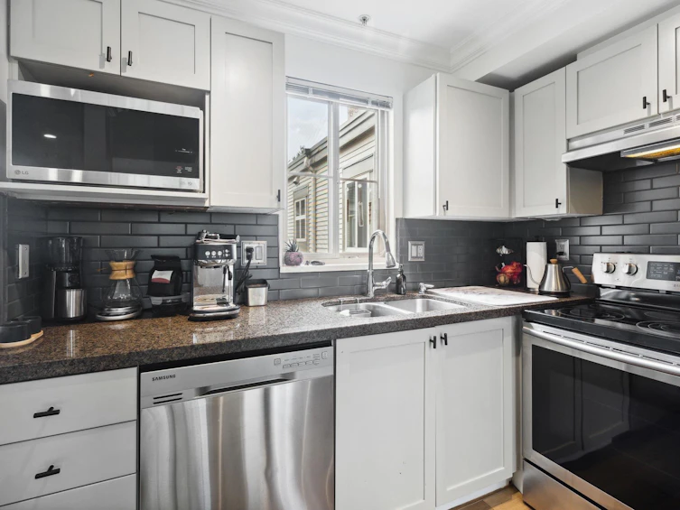 32-2375 W Broadway, Vancouver, BC, V6K 2E6 - 7
