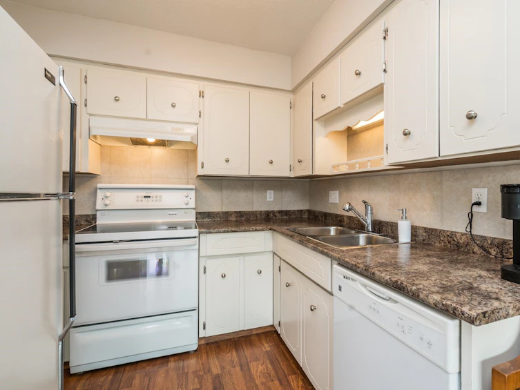 207-2853 West Bourquin, Abbotsford, BC, V2S 6H6 - 11
