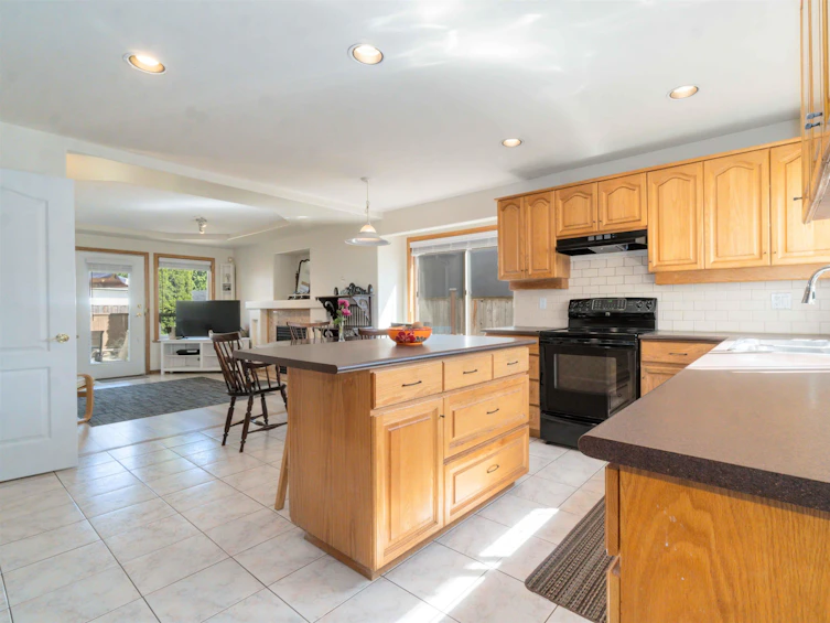 982 Riverside Drive, Port Coquitlam, BC, V3B 7T3 - 6