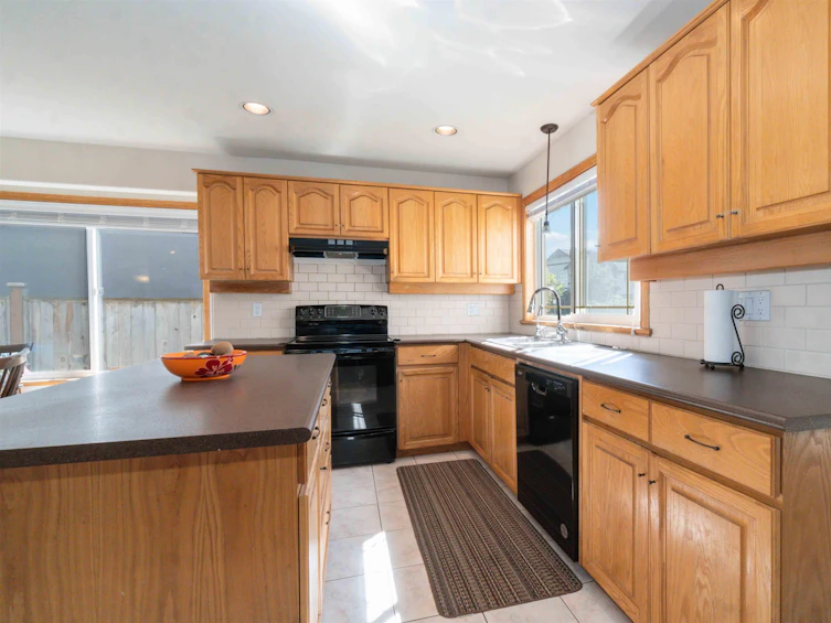 982 Riverside Drive, Port Coquitlam, BC, V3B 7T3 - 7