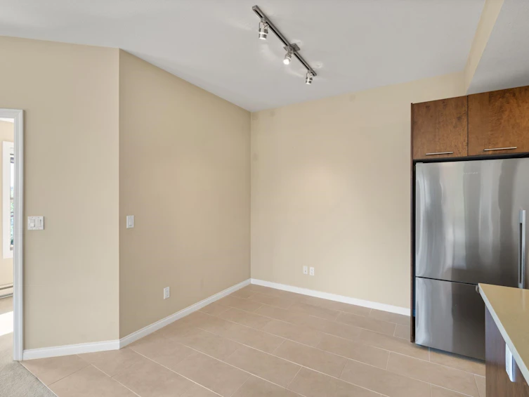 307-3355 Rosemary Heights Drive, Surrey, BC, V3Z 2H5 - 12