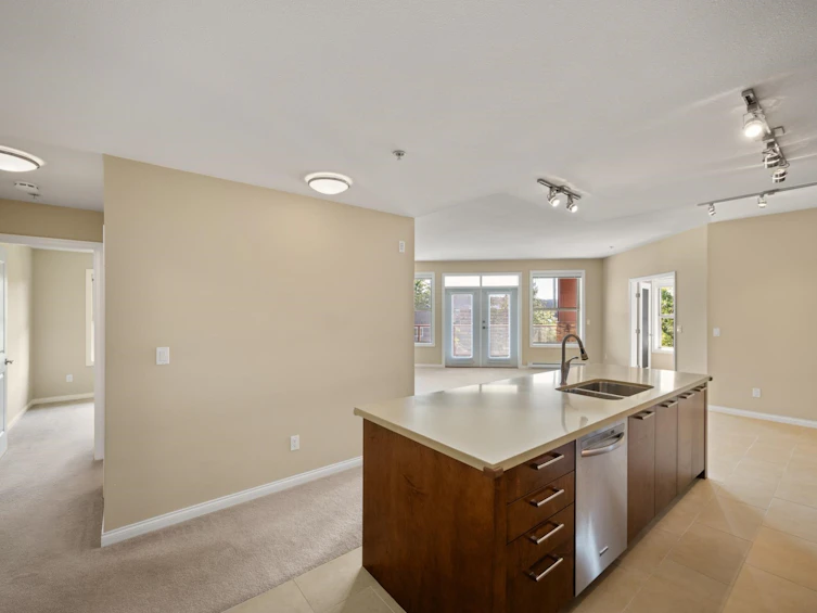 307-3355 Rosemary Heights Drive, Surrey, BC, V3Z 2H5 - 16