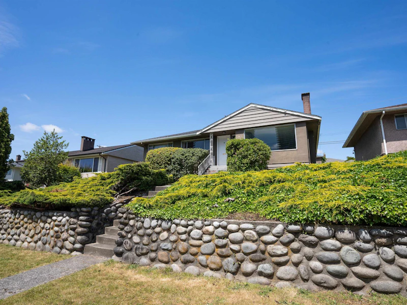 4841 Ridgelawn Drive, Burnaby BC V5C 3Y1