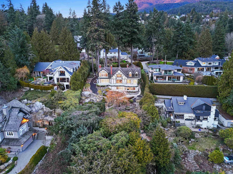 4444 Stone Crescent, West Vancouver, BC, V7W 1B7 - 6