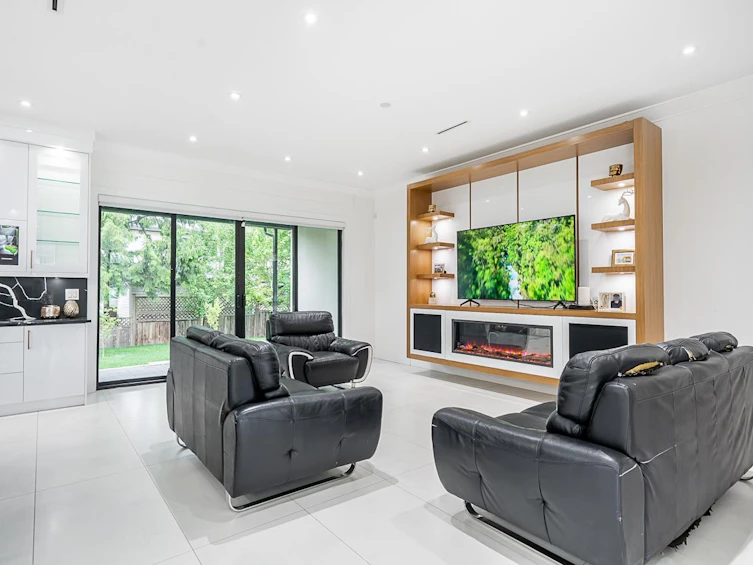 6052 172 Street Street, Surrey, BC, V3S 3Z7 - 5